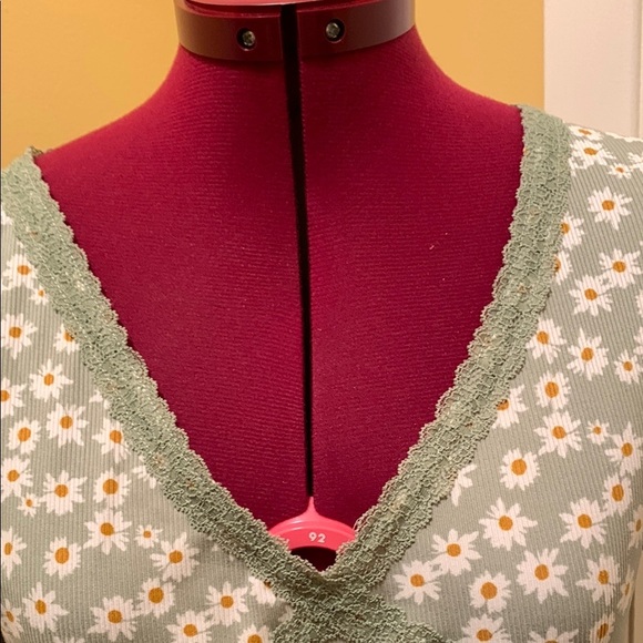 Bluenotes Floral V-Neck Long Sleeve Top - Green - Picture 3 of 12